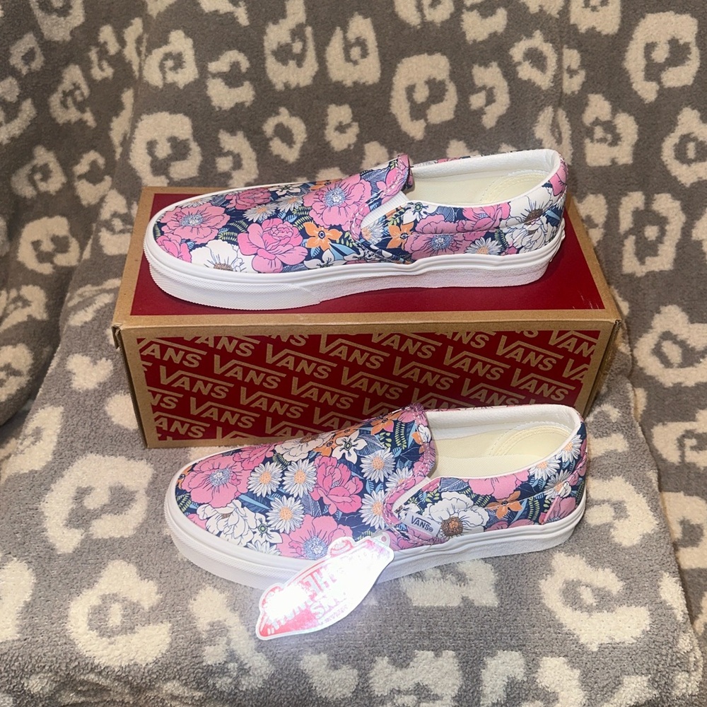 Vans Classic  Slip-On Sneakers 😍 In Retro Floral/Multi True White 😍😍 New 🩷🩷 - Picture 6 of 17